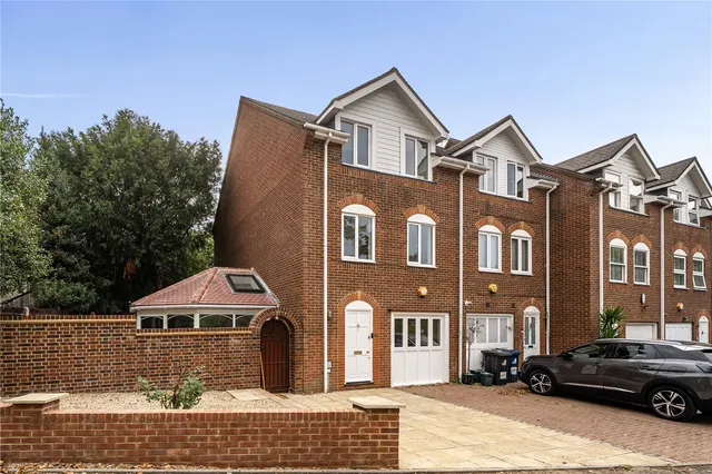 Castlebar Park, Ealing, W5, photo 1