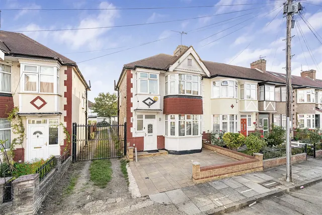 Elms Gardens, Wembley, HA0, photo 1