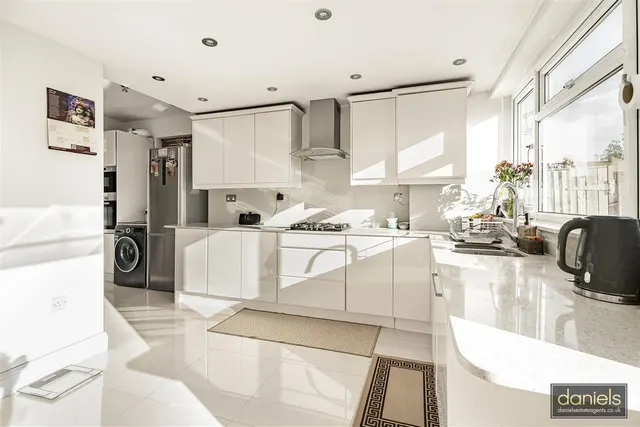 Elms Gardens, Wembley, HA0, photo 3