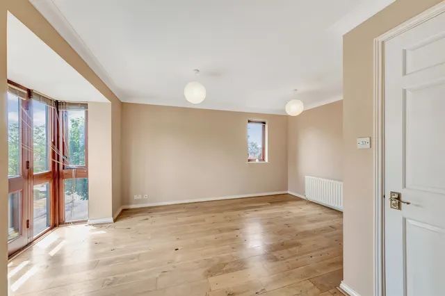 Farriers Road, Epsom, KT17, photo 3