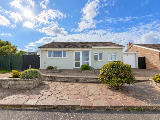 Anderida Road, Lower Willingdon, BN22, photo 1