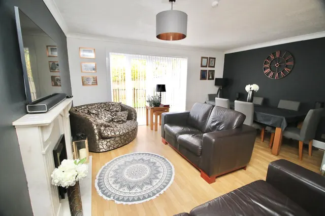 Photo 2 — Abbotsford Court, Cumbernauld, G67 4BQ