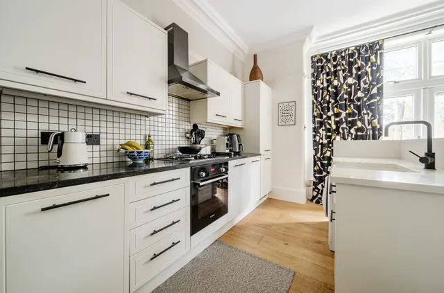 Lower Edgeborough Road, Guildford, GU1, photo 3