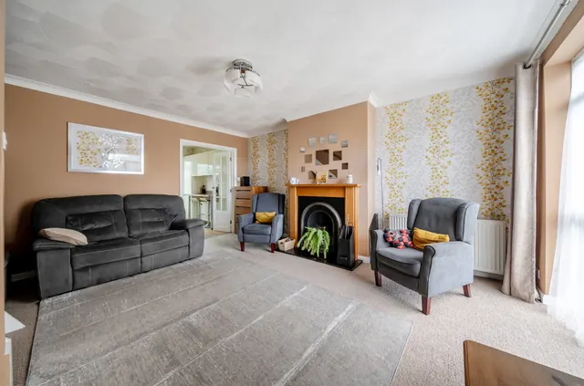Larkfield Close, Lancing, BN15, photo 3
