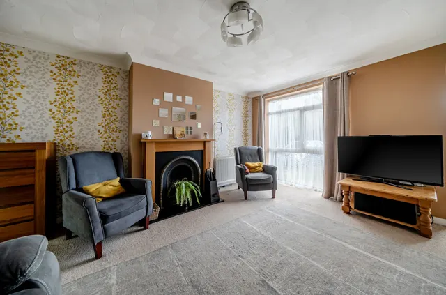 Larkfield Close, Lancing, BN15, photo 2