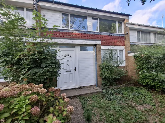 Livingstone Walk, HEMEL HEMPSTEAD, photo 1