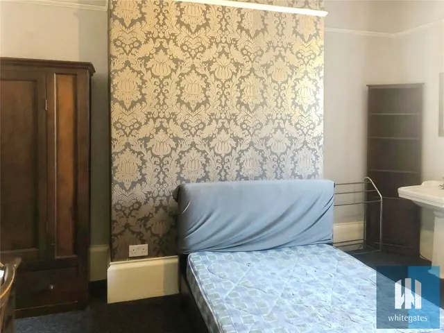Fitzwilliam Street, Huddersfield, HD1, photo 2