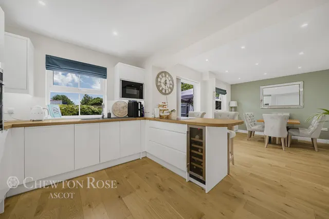 Macdonald Road, Lightwater, photo 3
