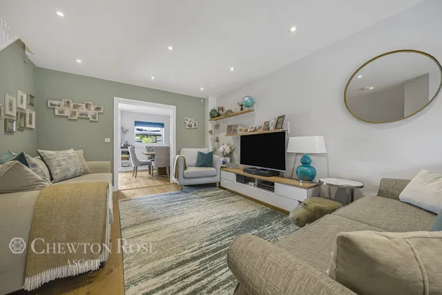 Macdonald Road, Lightwater, photo 2