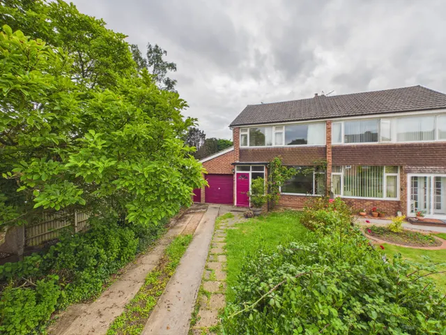 Meade Close, North Petherton, photo 1
