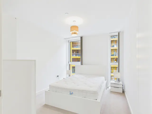 Photo 3 — Flat 32, Ossel Court, 13 Telegraph Avenue, London