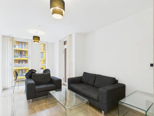 Flat 32, Ossel Court, 13 Telegraph Avenue, London, photo 1