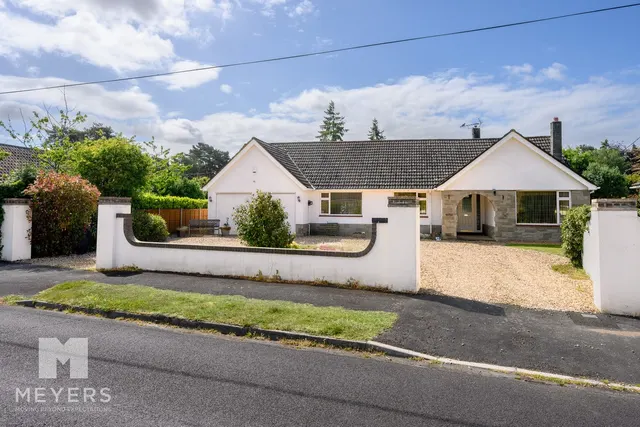 Oaks Drive, St. Leonards, BH24, photo 1