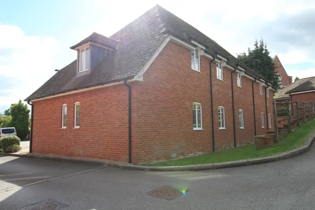 Abbey Gardens, Upper Woolhampton, RG7, photo 2