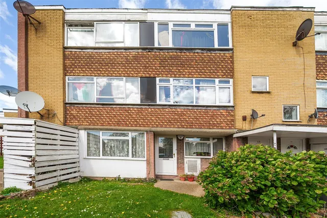 Walton Gardens, Wembley, photo 1