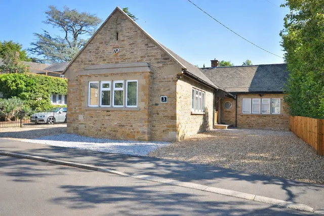 Manor Farm Road, Great Billing, Northampton, NN3 9EB, photo 1