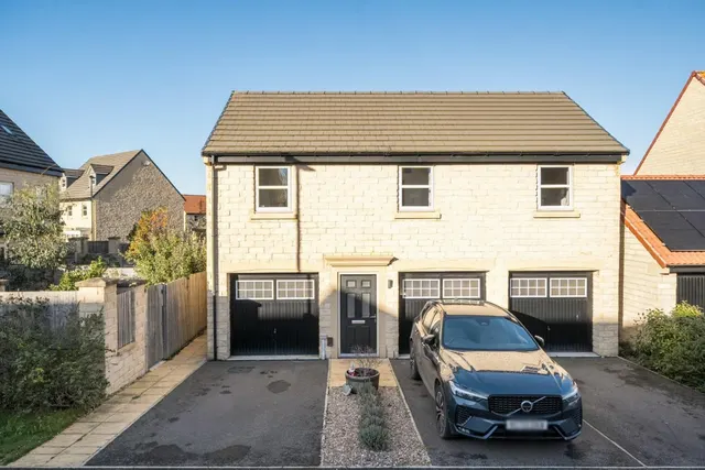Thorp Drive, Boston Spa, LS23, photo 1
