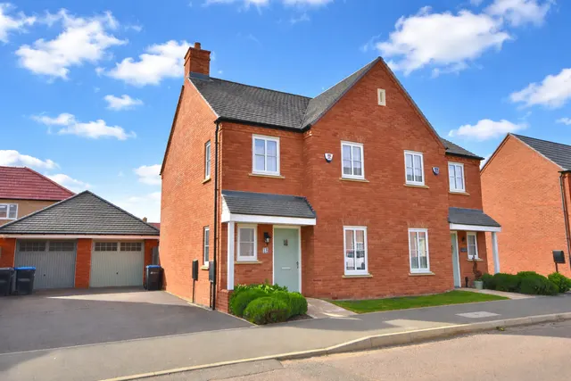 Upton Hall Crescent, Upton, Northampton, NN5 4UZ, photo 1