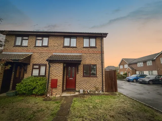 Swan Way, Church Crookham, GU51, photo 1