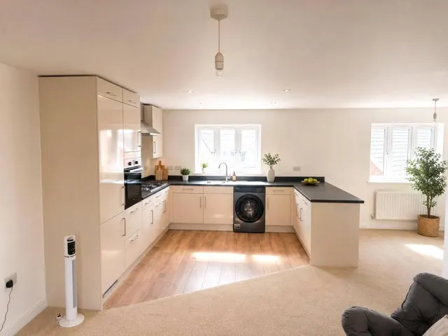 Skylark Way, Burgess Hill, RH15, photo 3