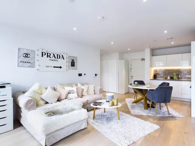 Schooner Road, London, E16, photo 1