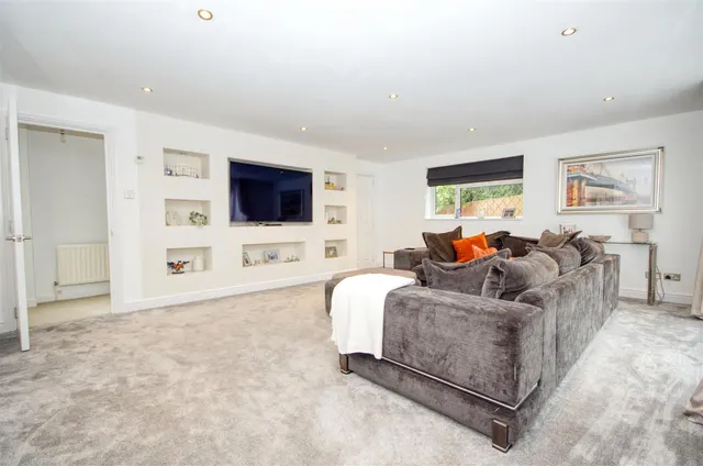Photo 3 — Oak Vale, West End, Southampton, SO30 3SF