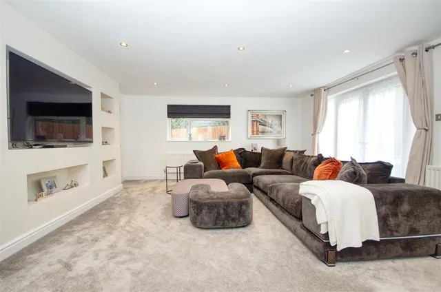 Photo 2 — Oak Vale, West End, Southampton, SO30 3SF