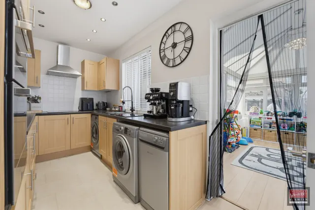 Denison Road, Feltham, photo 3
