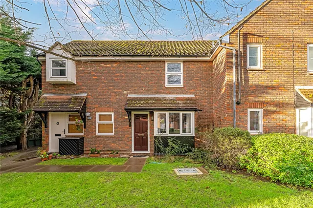 Jonquil Gardens, Hampton, TW12 3RZ, photo 1