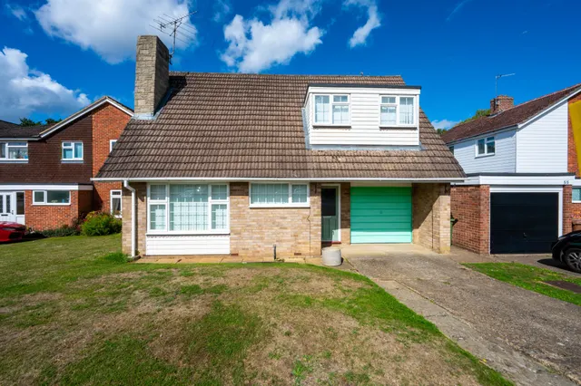 53 Collingwood Crescent, Guildford, photo 1