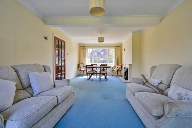 Photo 3 — 53 Collingwood Crescent, Guildford
