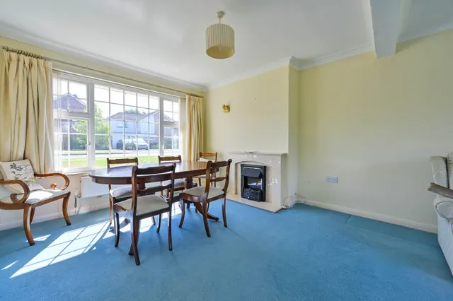 Photo 2 — 53 Collingwood Crescent, Guildford