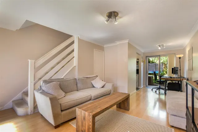 Acorn Avenue, Horsham, RH13, photo 3