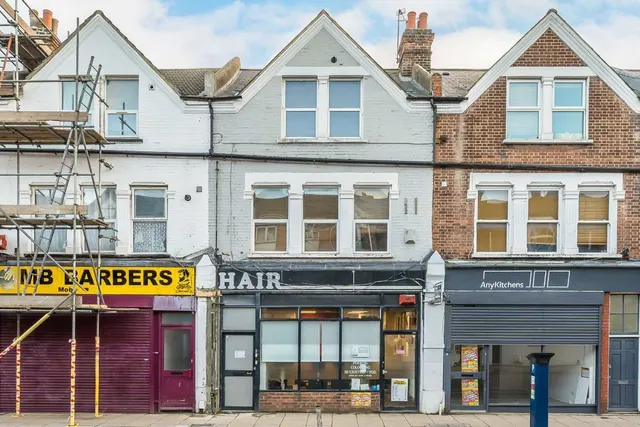 Garratt Lane, SW18, photo 3