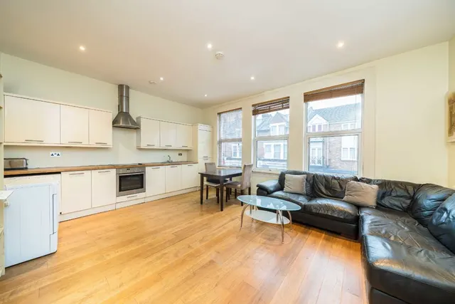 Garratt Lane, SW18, photo 1