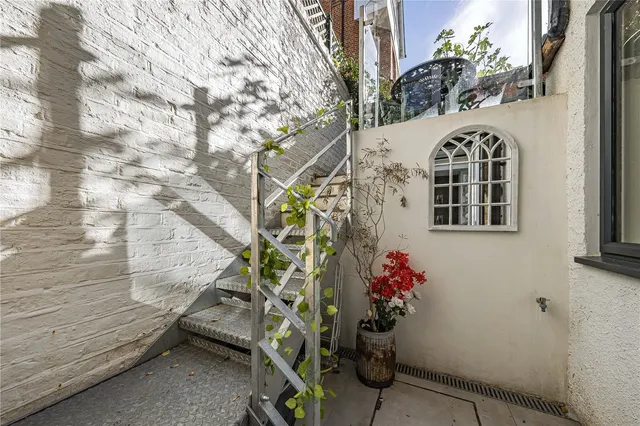 Warrington Road, Richmond, TW10, photo 3