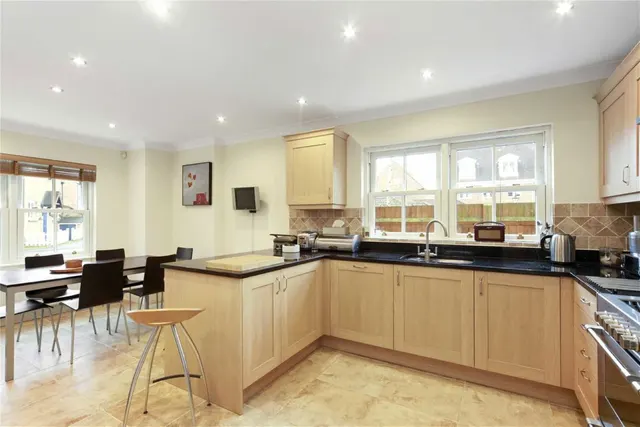 South Road, Weybridge, KT13, photo 2