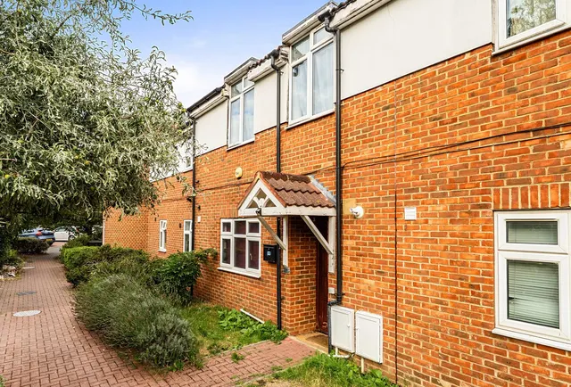 Commonside East, Mitcham, CR4 2QA, photo 1