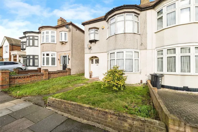 Hamilton Avenue, Ilford, IG6, photo 1