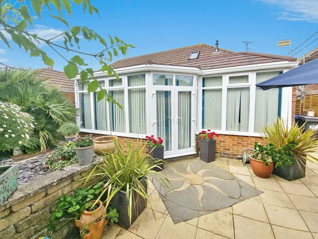 Southfield Road, Northampton, NN5, photo 3