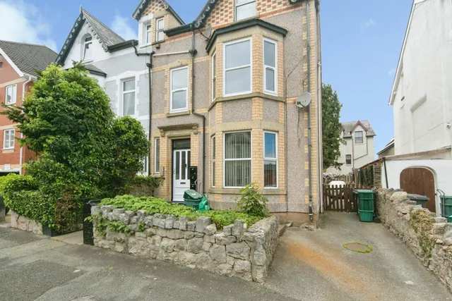 Llewelyn Road, Colwyn Bay, LL29, photo 1