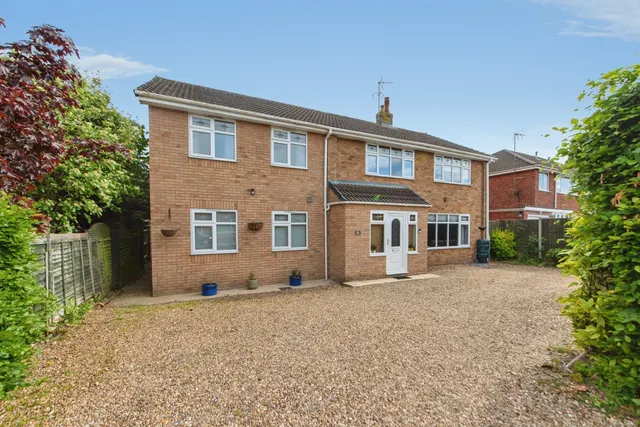 Woodfield Close, Spalding, PE11, photo 1