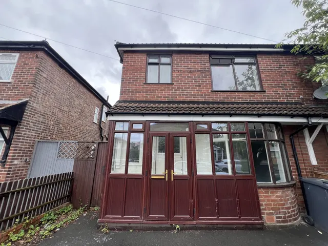 37 Hurst Bank Road, Ashton-under-lyne, OL6, photo 1