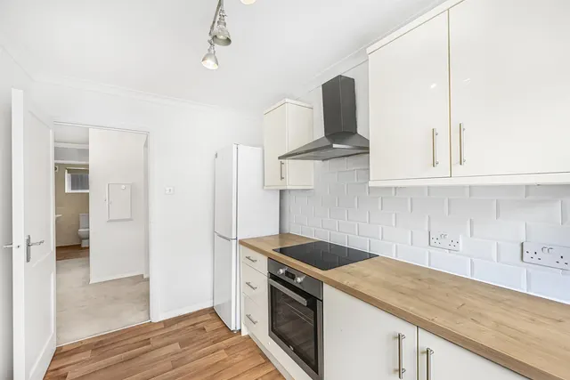 Heathcote Grove, North Chingford, E4, photo 3