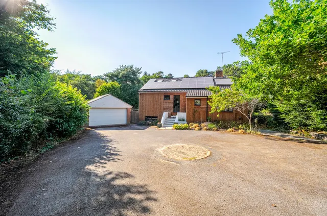Photo 2 — Bourne Dene, Wrecclesham, Farnham, Surrey, GU10 4RF