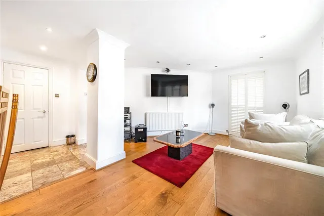Photo 3 — Thayers Farm Road, Beckenham, BR3