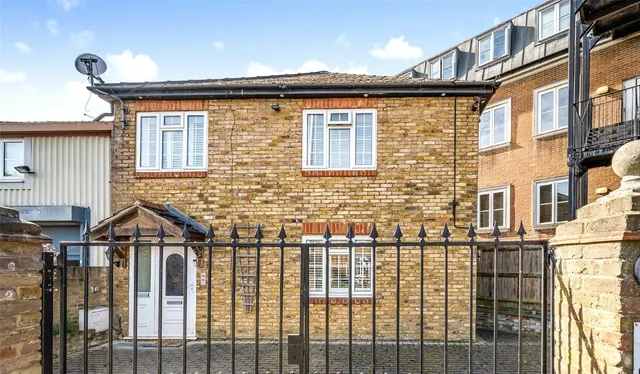 Thayers Farm Road, Beckenham, BR3, photo 1