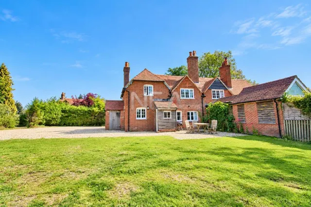 Well House Lane, Frilsham, photo 1