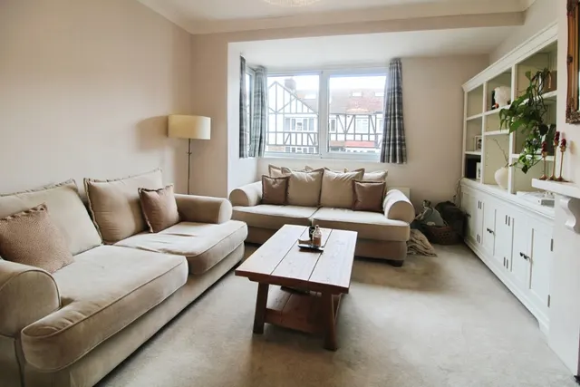 The View, SE2, photo 1