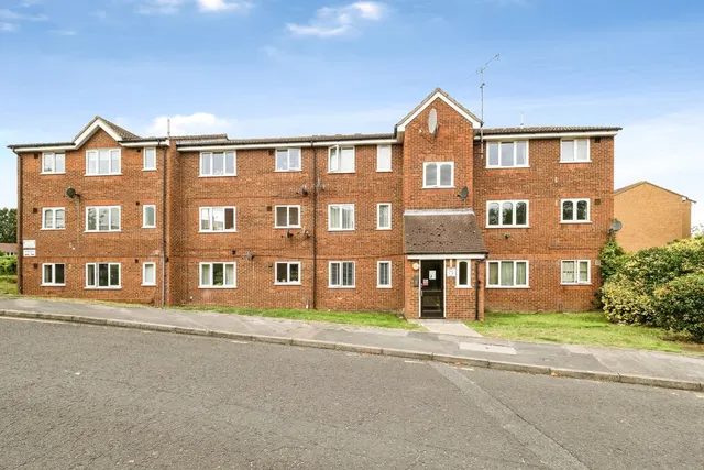 Naunton Way, Hornchurch, RM12, photo 1